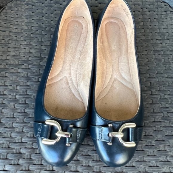 naturalizer navy flats
